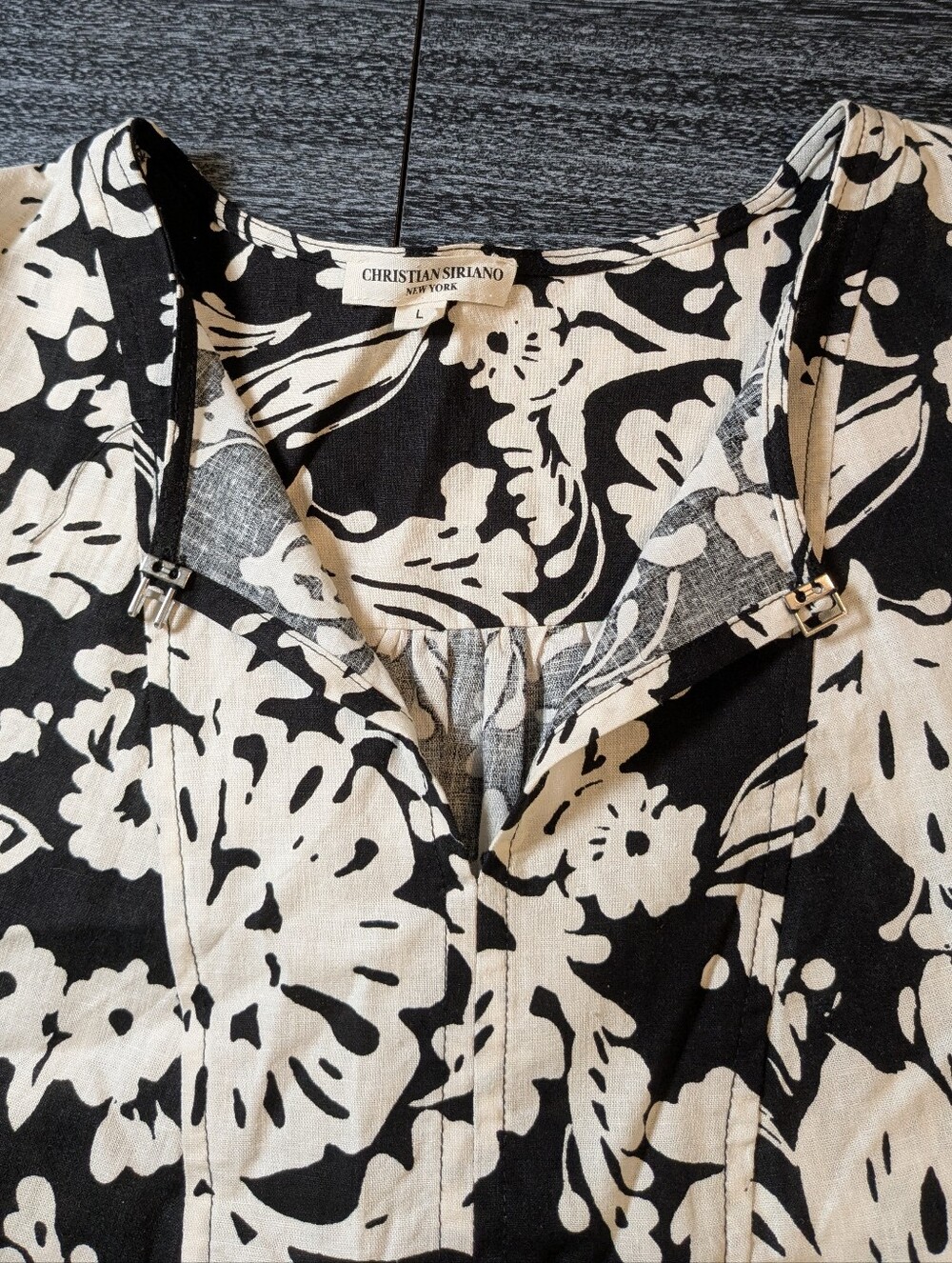 Christian Siriano Large Linen/Rayon Cropped Floral Black and White Top - Picture 8 of 8